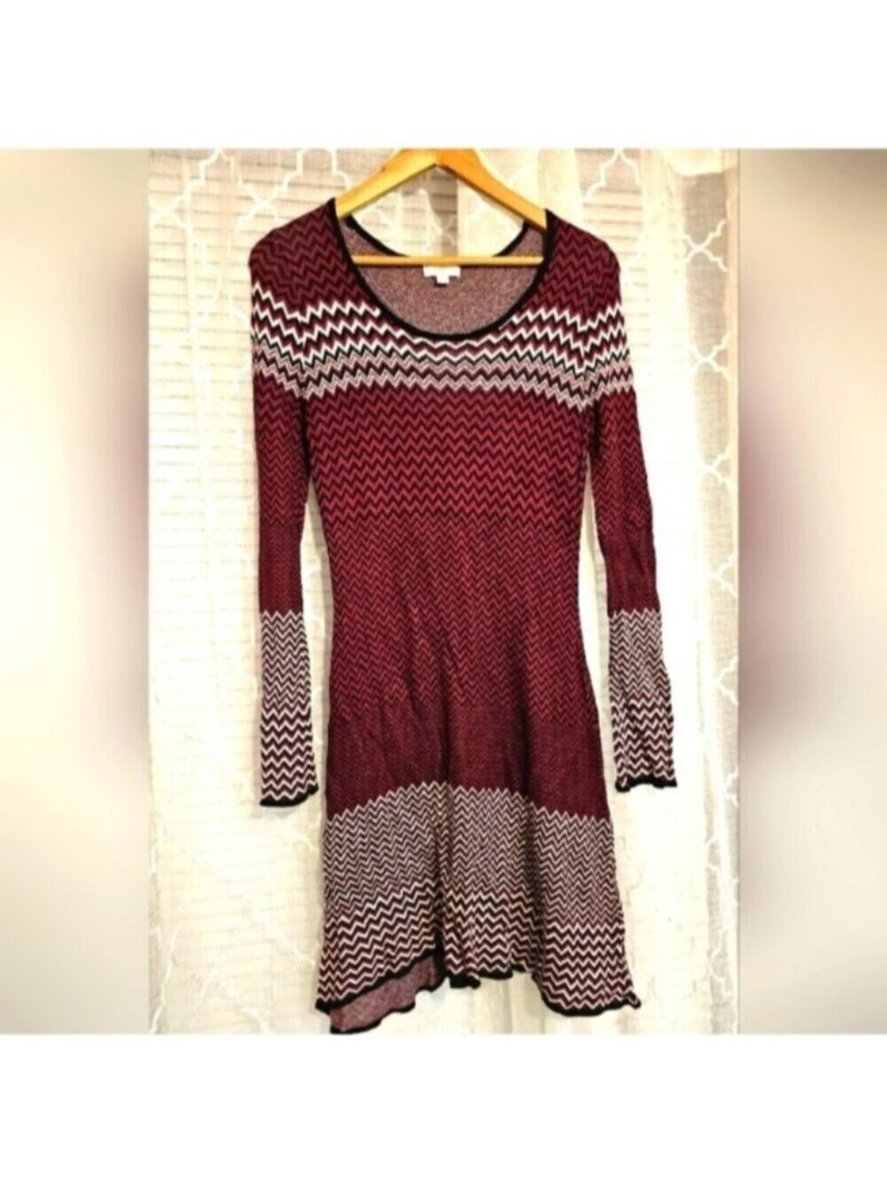 Elegant Zigzag Patterned Dress - Maroon and White